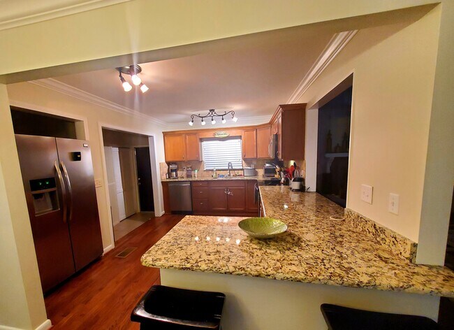 Photo - 412 Maiden Ln