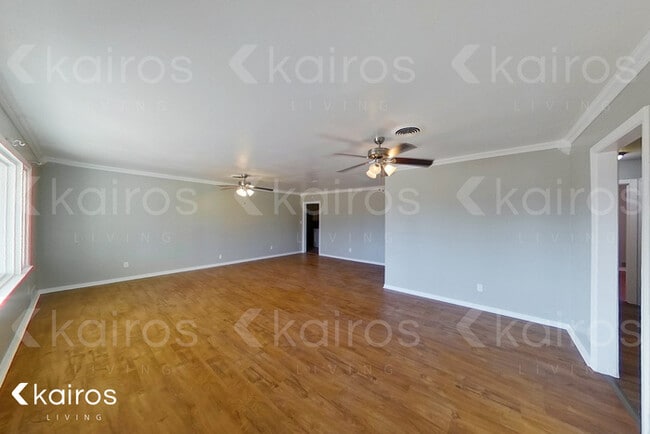 2813 James Louis Dr