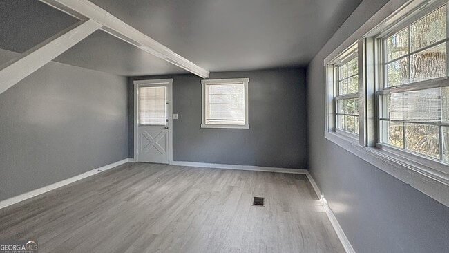 Photo - 505 Osborne St