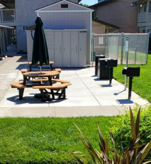 BBQ & Picnic Area - Vista Verde Apartments