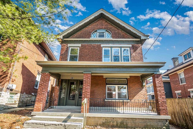 Building Photo - 2218 Scott St Unit 2