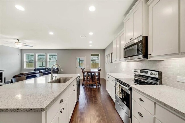 Photo - 112 Magna Ln