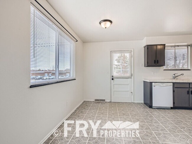 Photo - 3bed/1bath Half Duplex in Westminster Unidad 3602