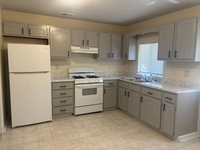 Photo - 2823 Breezewood Ave