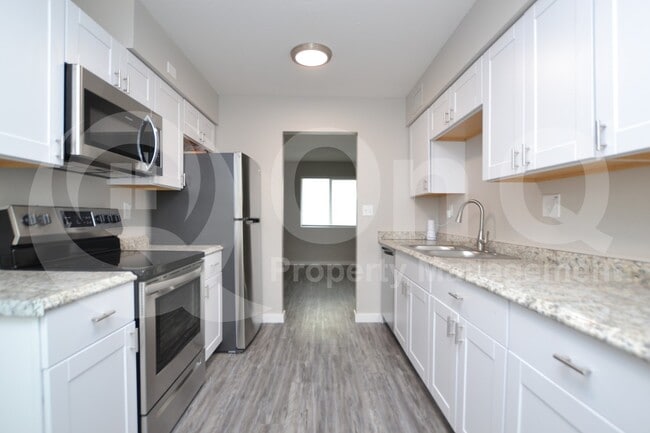 Building Photo - 2210 W Devonshire Ave Rental
