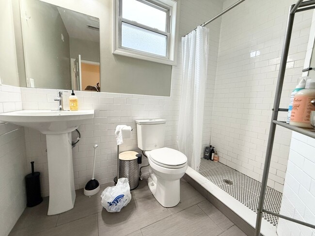 Photo - WOW!!!  CENTRAL AIR!  BAY WINDOWS!  ALLSTON 4 BED GEM!