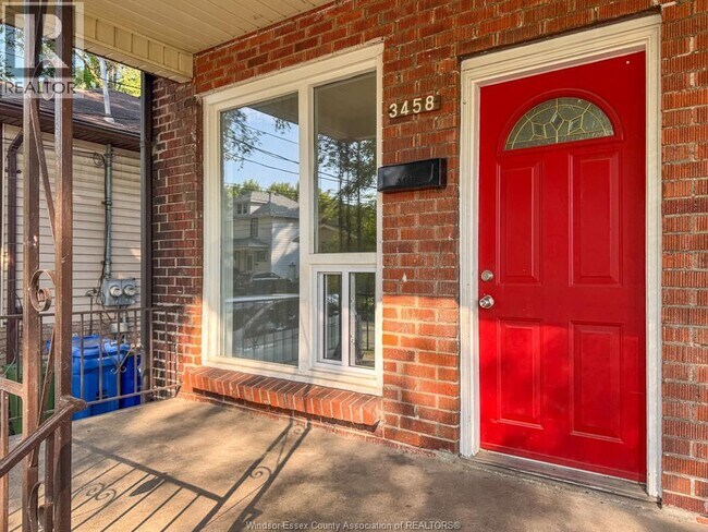Photo - 3458 Harris St