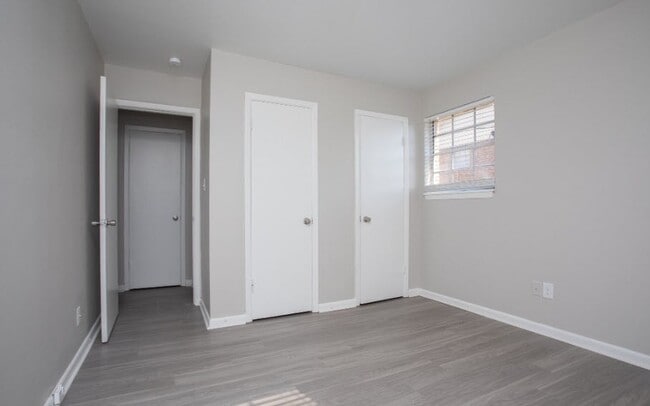 Welcome to Courtyards Apartments, where spacious, modern interiors meet comfort. Enjoy ample closet space and bright, inviting rooms designed for your lifestyle. Don’t miss the chance to make this your new home—schedule a tour today! - Courtyards Apartments