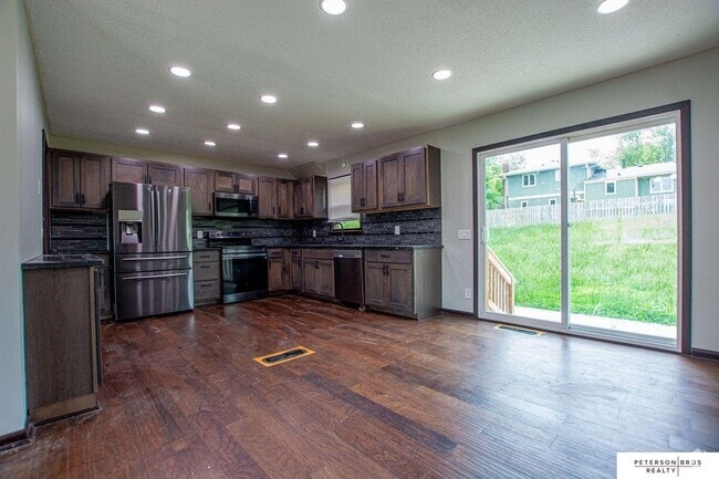 Building Photo - 12111 Miami St Rental