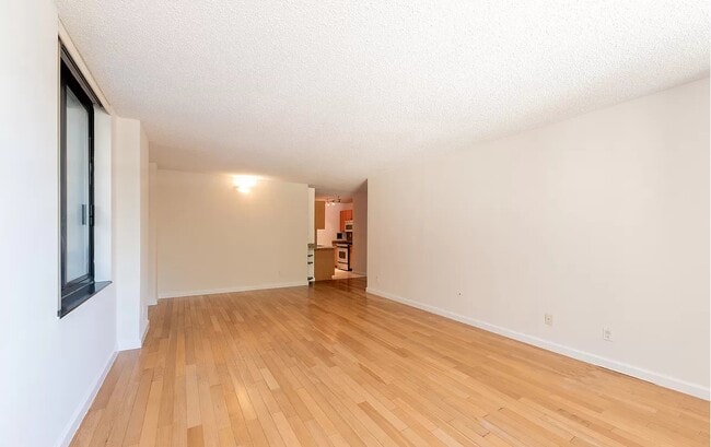Photo - SPACIOUS ONE BEDROOM APARTMENT Unidad 2287