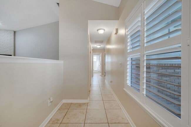 Photo - 755 Oak Terrace