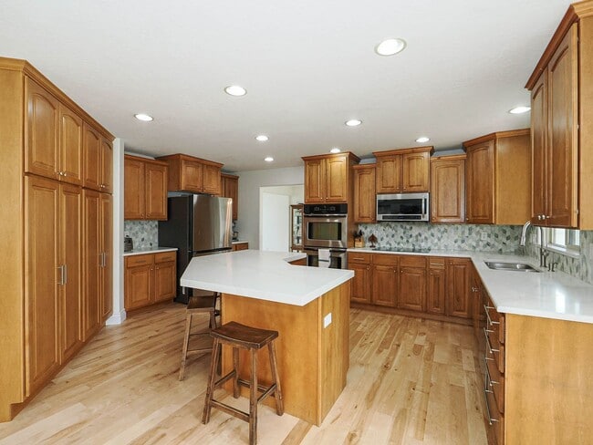 Photo - 4 Bedroom, 2.5 bathroom Bluffdale Home