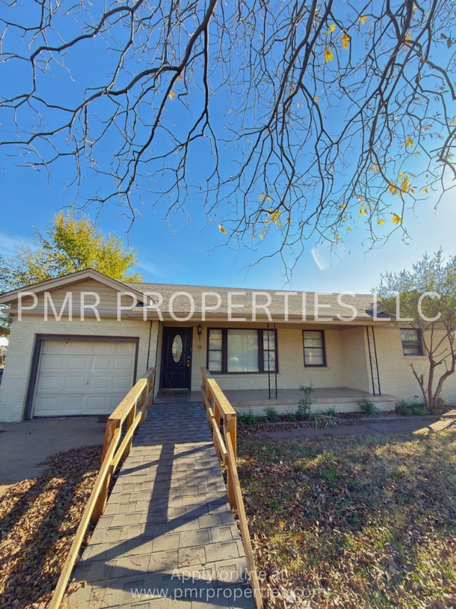 Building Photo - 2 Bedrooms/1 Bathroom House