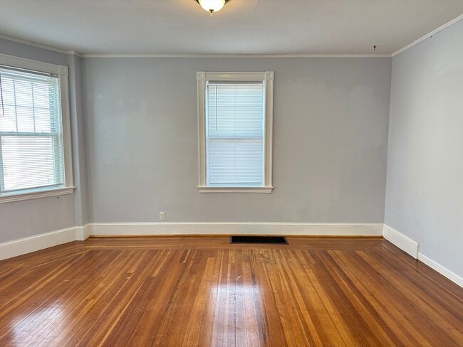 Building Photo - 10 Newport Terrace Unit 1