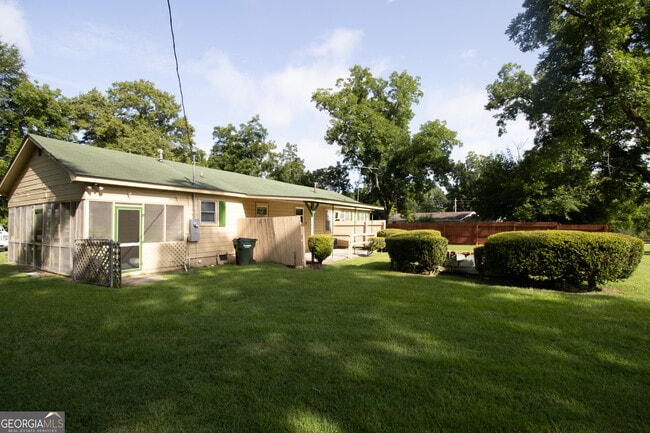 Photo - 107 Saxon Pl