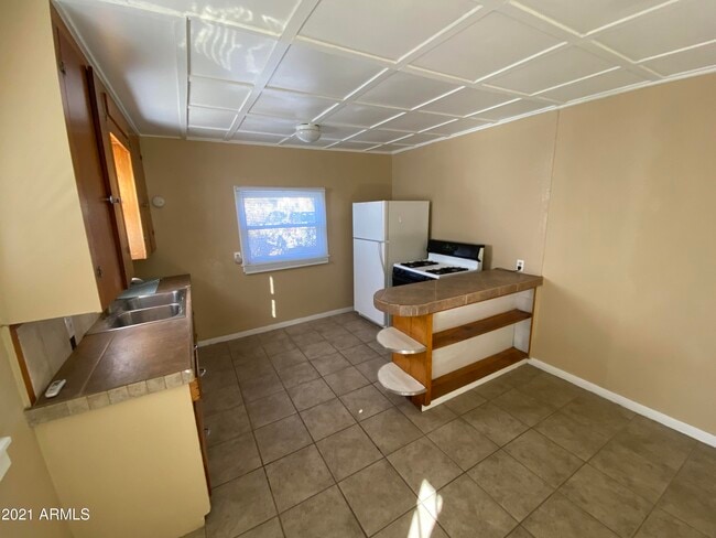 Building Photo - 1037 N 25th St Rental