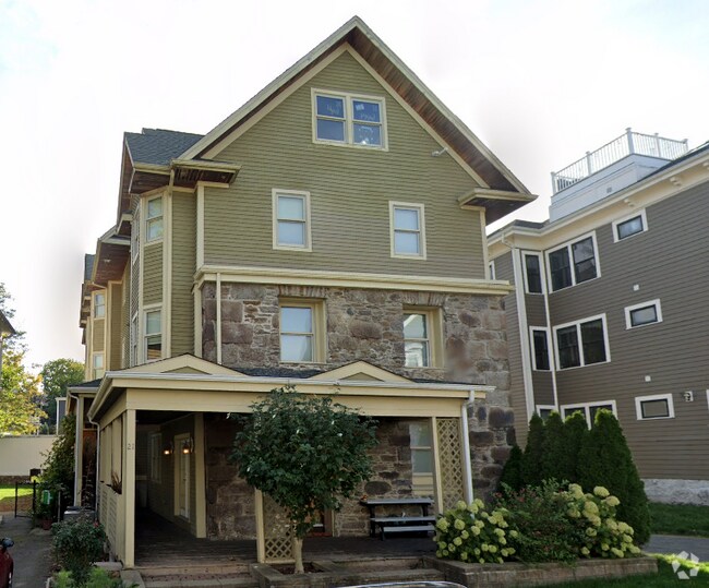 Building Photo - 21 Dorr St Unit C Rental