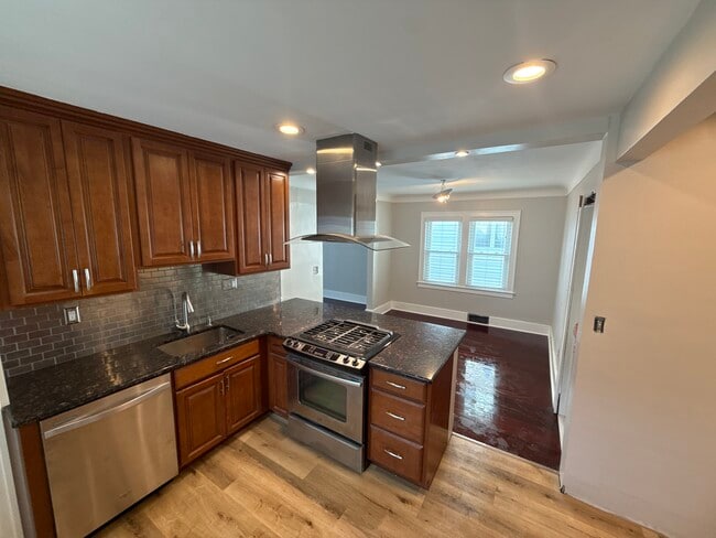Building Photo - 22114 Rosedale St Rental