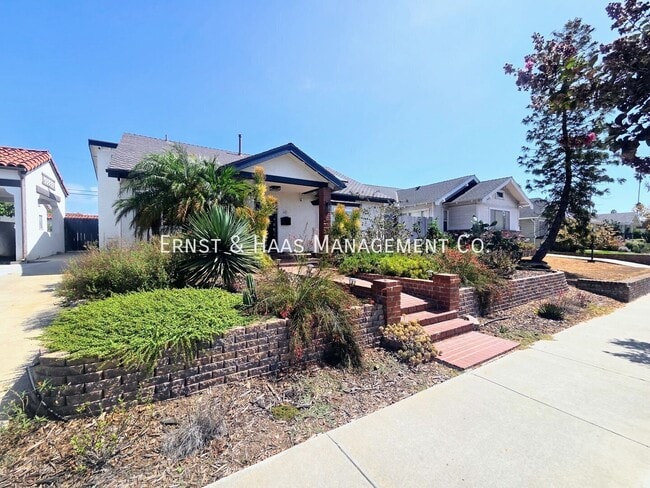 242 Ximeno Ave