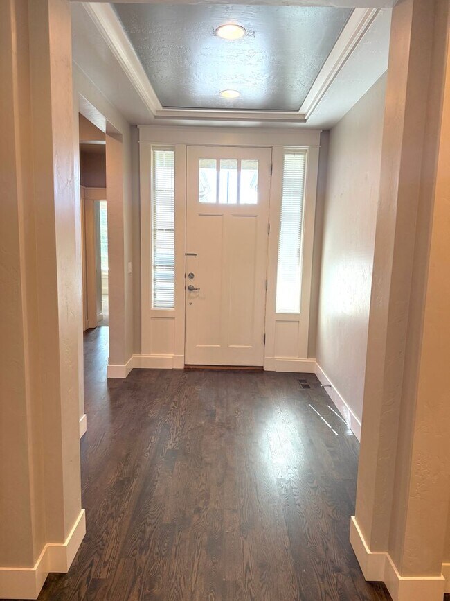 Photo - Spacious Home in Paramount