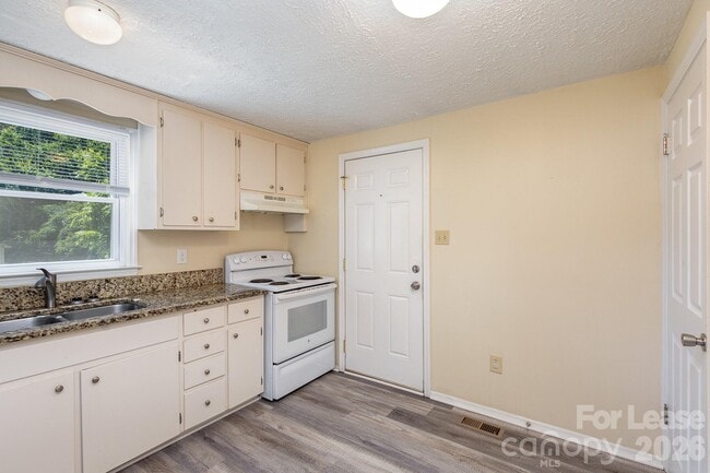 Photo - 3131 Vestal Pl