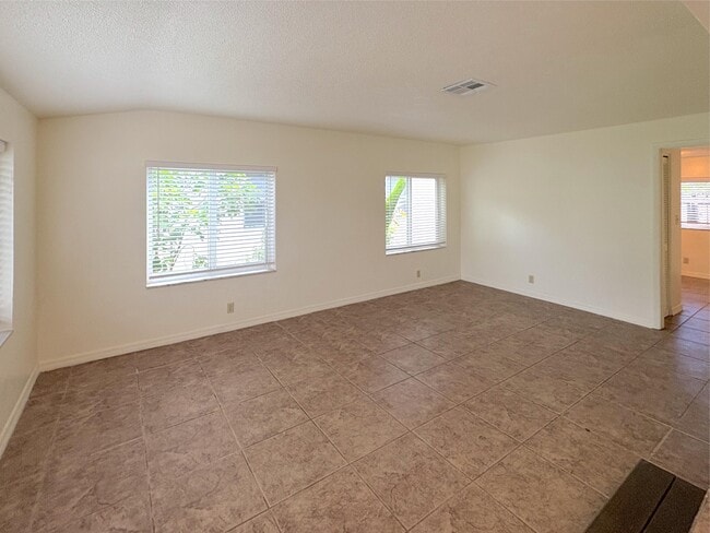 Photo - 1124 NE 5th Ave Unit 6