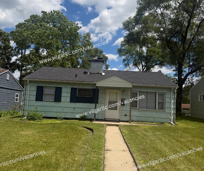Building Photo - Very spacious 3 Bedroom, 1 Bathroom home