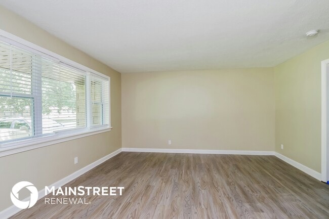 Photo - 2215 Cavalier Dr