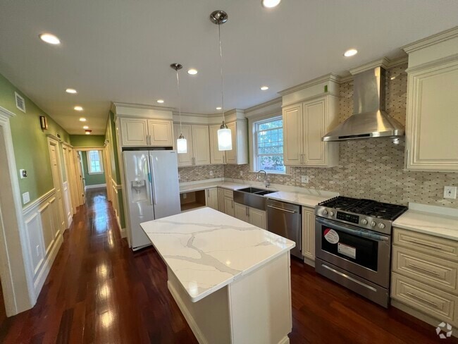 Building Photo - 33 Robinson St Unit 1 Rental