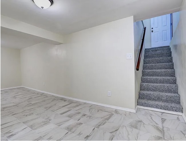 Building Photo - 5516 Willow Ave