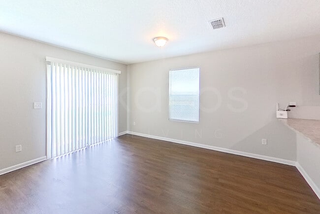 Photo - 1303 Mull St