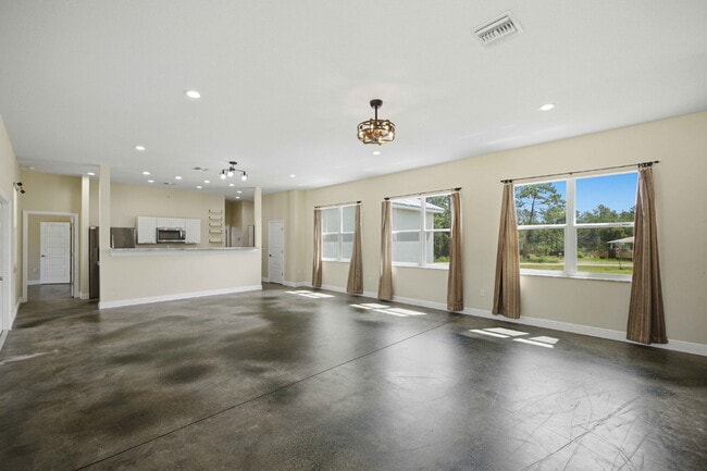Photo - Country Living with Modern Convenience!