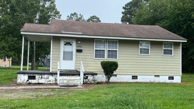 Building Photo - 2221 Briarfield Rd