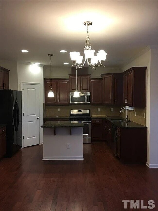 3912 Valley Side Ct