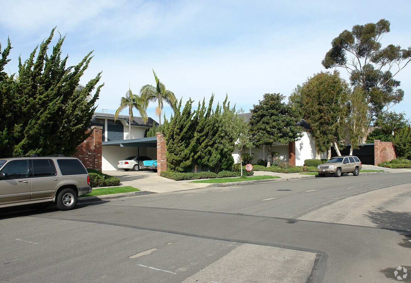 Photo - East Bay Villas Apartments