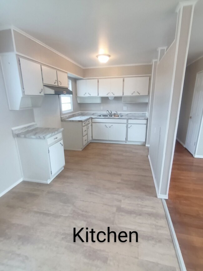 Photo - 812 N Dwight St