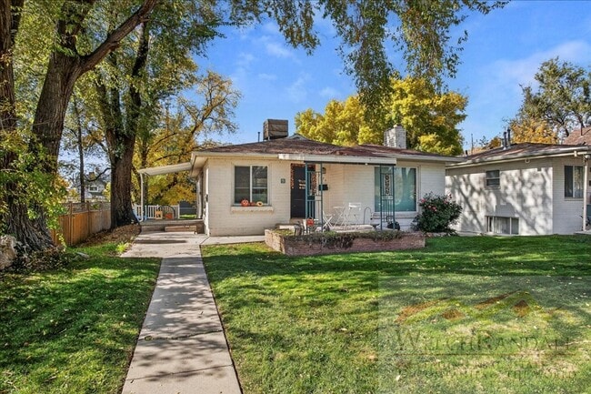 Building Photo - Javid Properties Triplex Unit 3