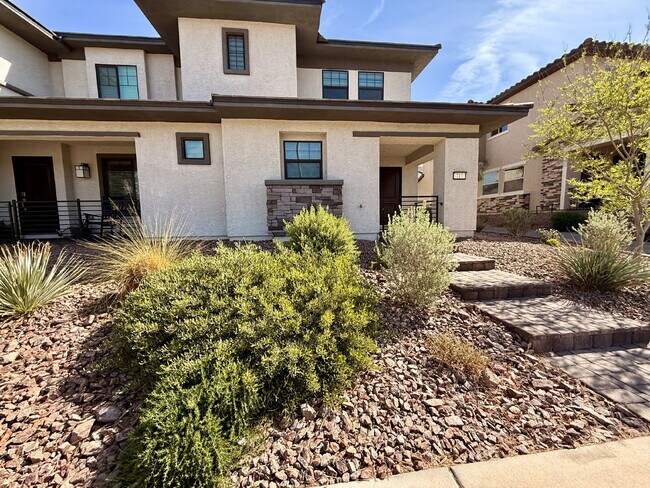 3 BED 2.5 BATH 2 CAR GARAGE TOWNHOUSE W/ LOFT IN HENDERSON CADENCE COMMUNITY FEAT. COMMUNITY POOL!
