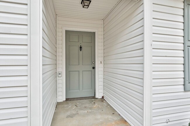 Photo - Updated 3 Bed 2 Bath Home in Tyrone with Private Yard and Covered Patio!