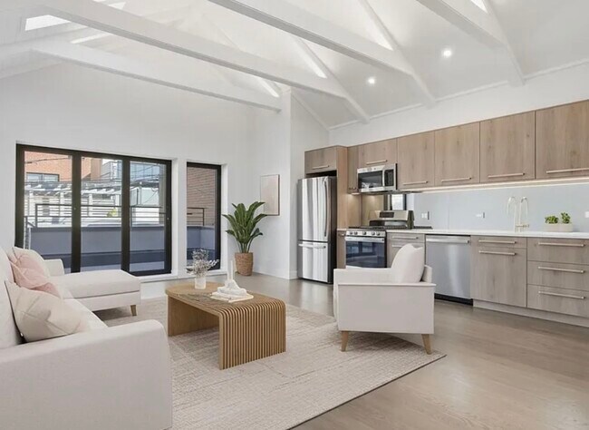 Building Photo - 1924 W Grand Ave Unit 2