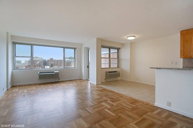 Building Photo - 26 Strawberry Hill Ave Unit 1 bed