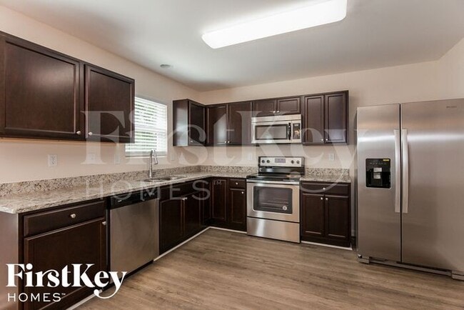 Photo - 4011 Maderia Dr NW