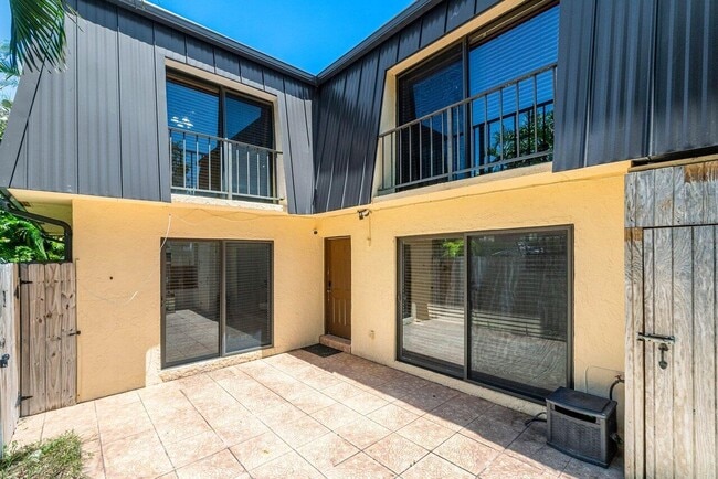 Photo - 2453 Waterside Dr