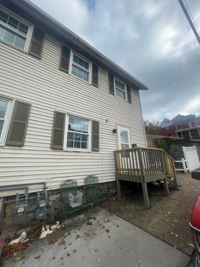 Building Photo - West Newton Duplex Unit 405 Rental