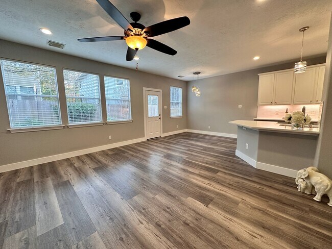 Photo - 46 Summer Haze Cir