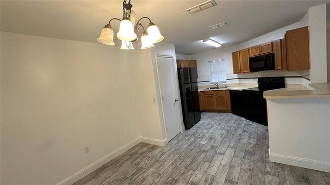 Photo - 2437 Hassonite St