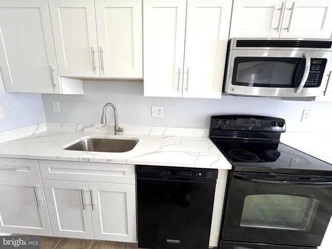 Photo - 306 Paddock Dr