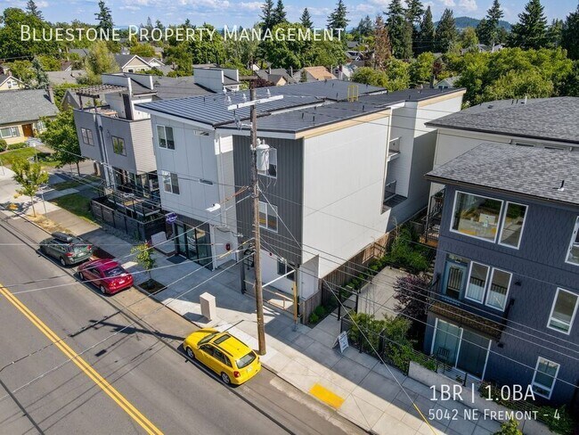 5042 NE Fremont-4 - 5042 NE Fremont-4 Apartment Unit 4