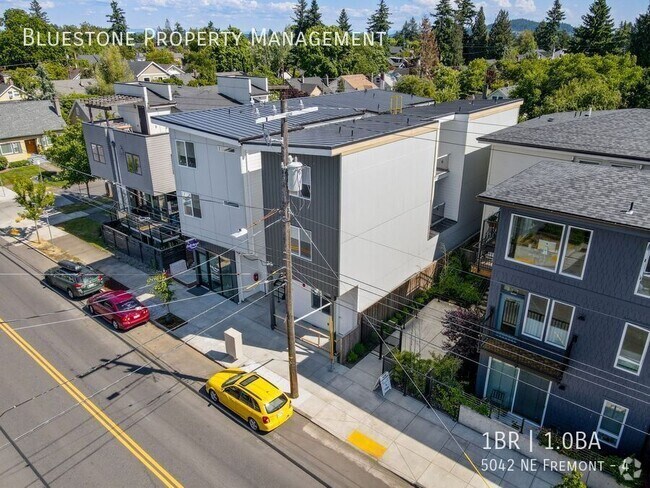 Building Photo - 5042 NE Fremont-4 Unit 4 Rental