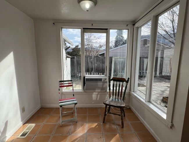 Photo - 3 bed/2.5 bath, carport, fenced back yard! Great location!